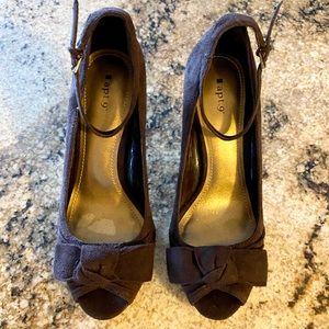 Brown ankle strap heels size 6 1/2